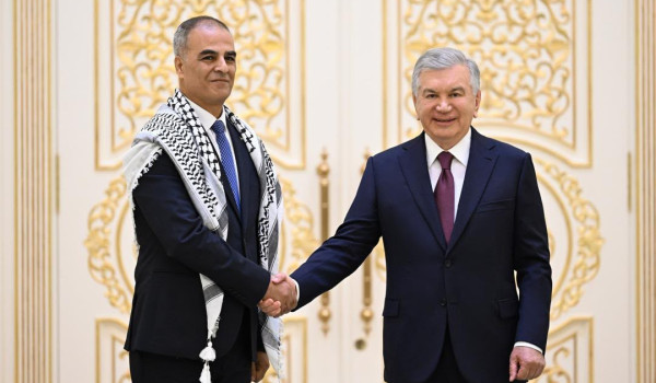 السفير البطريخي يقدم أوراق اعتماده سفيرا...