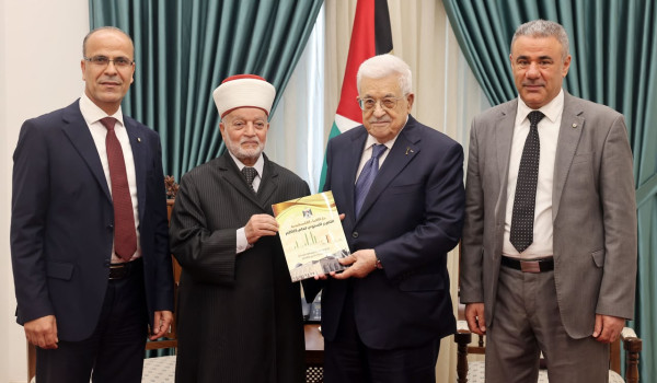 الرئيس يتسلم التقرير السنوي لدار الإفتاء...
