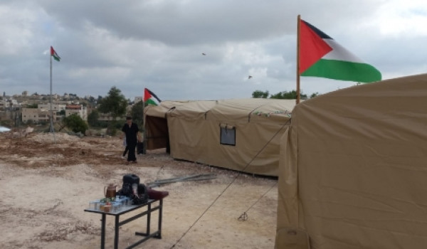 الاحتلال ينزل علم فلسطين من سارية مدرسة ...