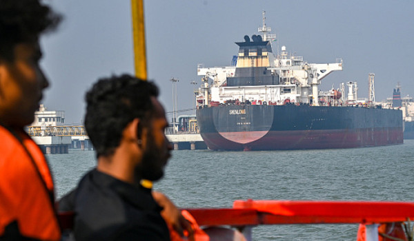ترامب يتوقع فتح هرمز وطهران تنفي إجراء م...
