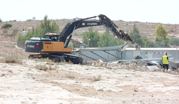 الاحتلال يشرع بهدم مدرسة في شعب البطم بم...