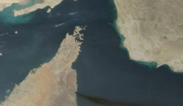 إيران: مفاوضات إعادة فتح مضيق هرمز مع عُ...