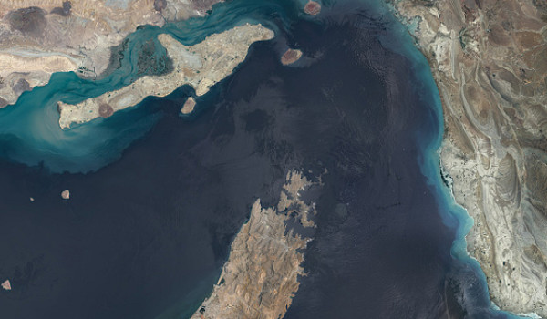 انفجاران بهرمز بالتزامن مع محادثات إيران...