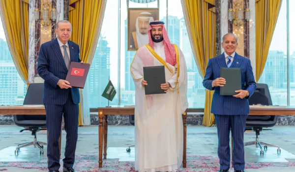 السعودية وتركيا وباكستان توقع اتفاقية مك...