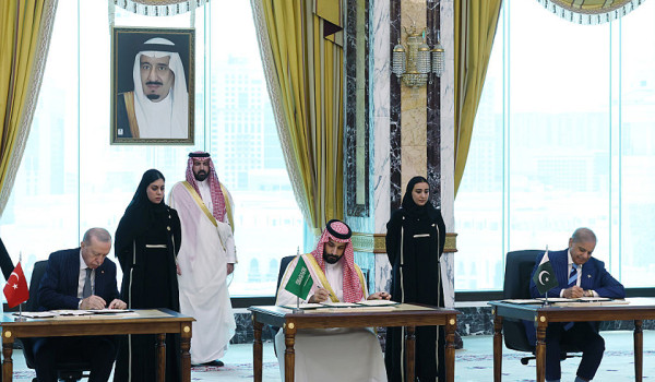 إيران: 