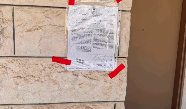 عائلة في مخيم الجلزون شمال رام الله تُخل...