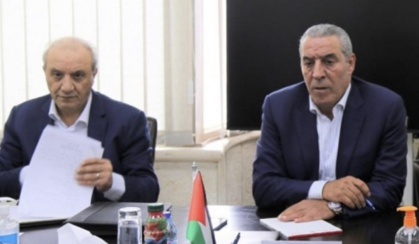 برئاسة الشيخ وعضوية فتوح و فرج : وفد من ...