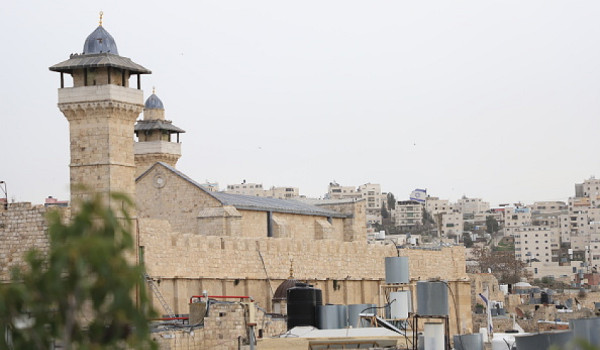 منع رفع الأذان بالمسجد الإبراهيمي للشهر ...