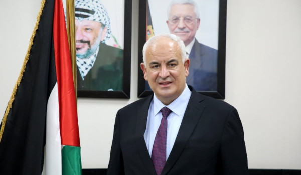 اللواء هب الريح يبحث مع مدراء وممثلي الد...
