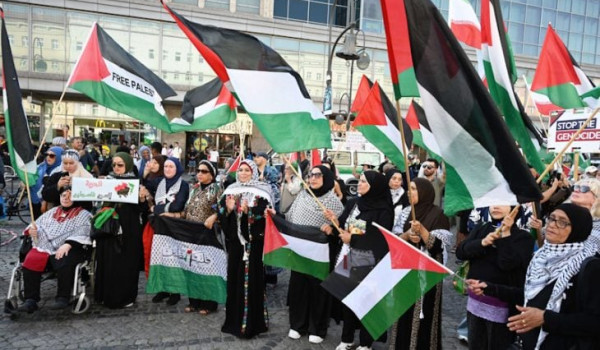 الشرطة الألمانية تعتقل شخصين خلال مظاهرة...