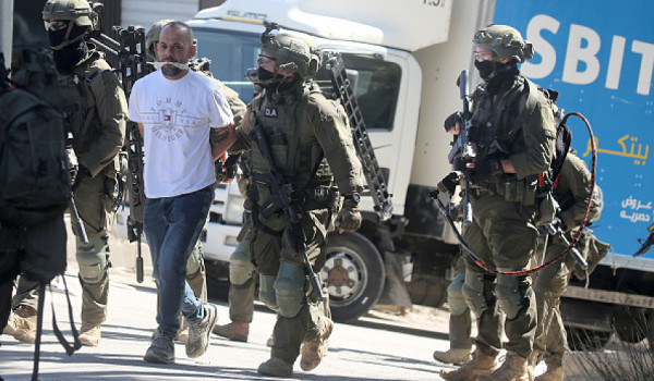اقتحامات واعتقالات واسعة في الضفة الغربي...