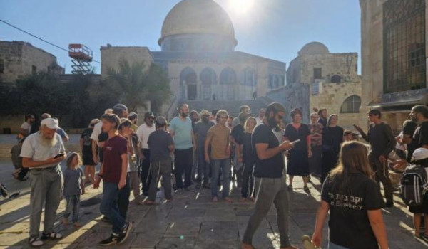 محافظة القدس تحذر من استغلال موسم الأعيا...