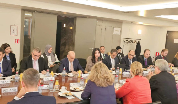 فلسطين وإيطاليا  تترأسان اجتماعاً عربياً...