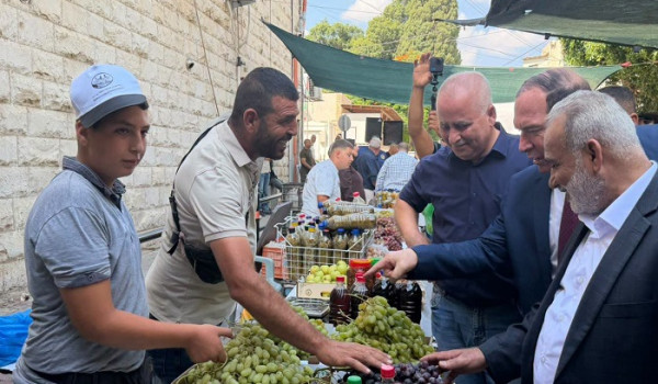 فعالية تسويقية للعنب والمنتجات الريفية ف...