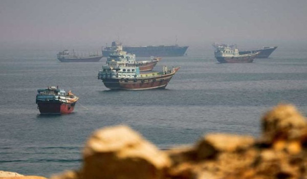 جريحان إثر إصابة ناقلة بـ”مقذوف مجهول” ف...