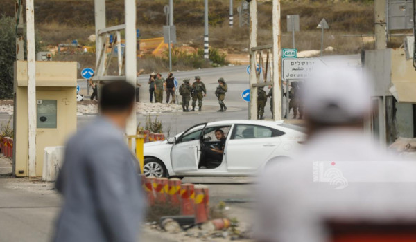 مستعمرون يغلقون طريق واد الشاعر والاحتلا...