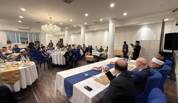 الهباش ومفتي القدس يلتقيان علماء وطلاب ع...