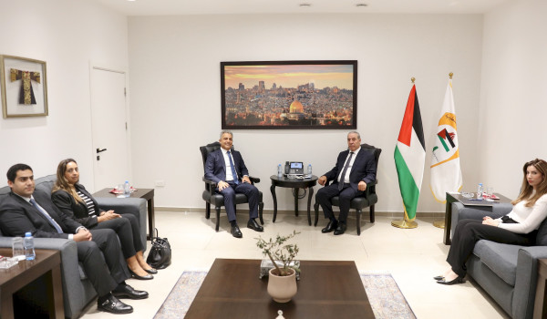 الشيخ يستقبل السفير المصري الجديد لدى دو...