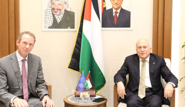 وزير الاقتصاد الوطني يبحث مع ممثل الاتحا...