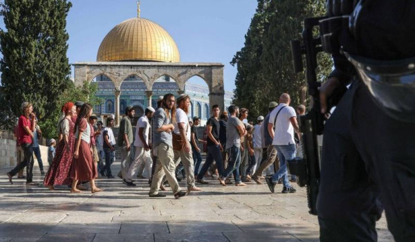 مستعمرون يقتحمون الأقصى في سادس أيام 