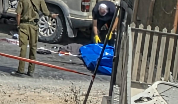 الاحتلال يطلق النار على مركبة بالخليل وأ...