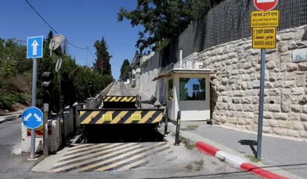 الغارديان: إسرائيل تستهدف قنصلية بريطاني...