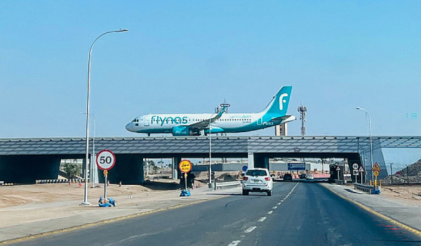 قتيل وجرحى بهجوم على السعودية وغارات تست...
