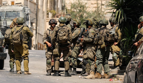 إصابة شاب.. الاحتلال يعتقل عددًا من المو...