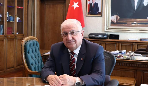وزير الدفاع التركي يؤكد بقاء قوات بلاده ...