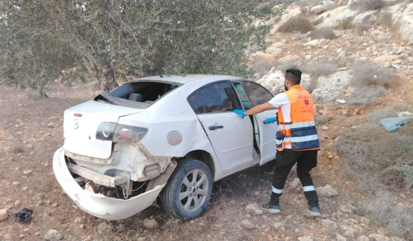 إصابة مواطن إثر انقلاب مركبته خلال مطارد...