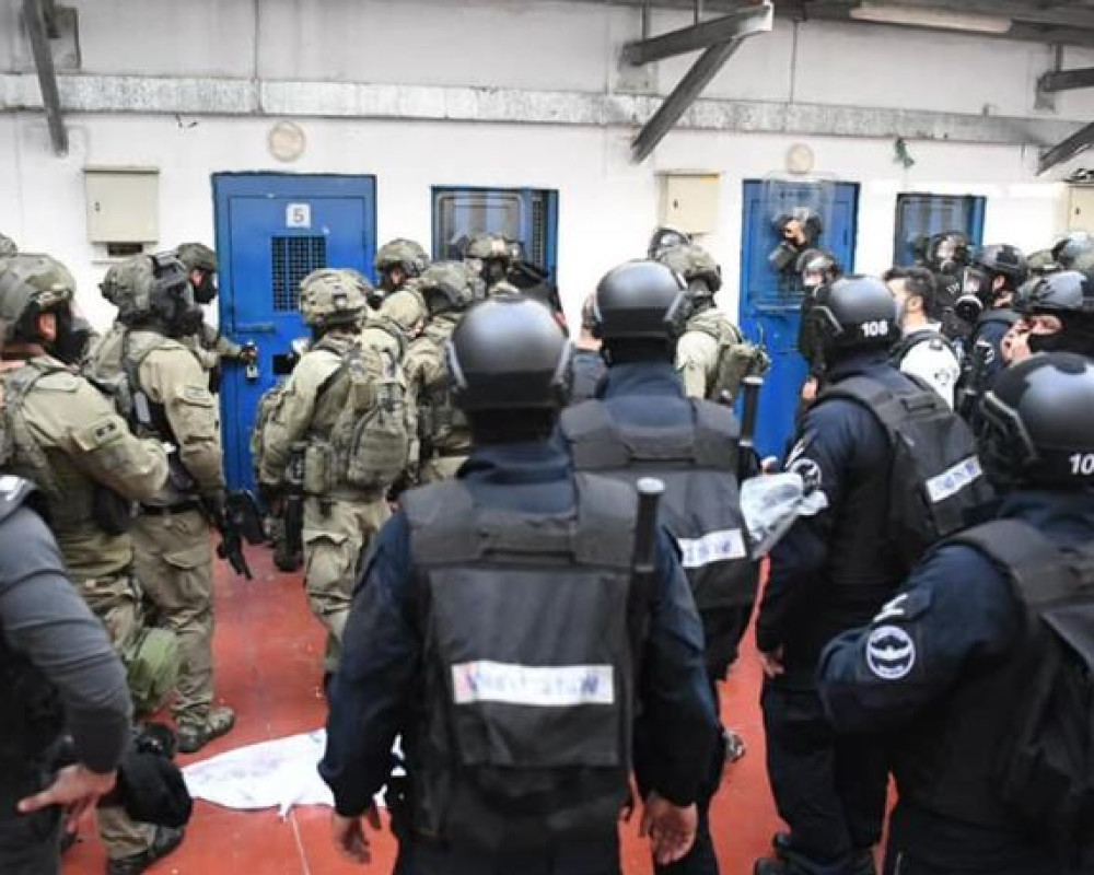 Palestinian Prisoners Report Growing Use of Rubber Bullets Inside Israeli Prisons as Injuries Mount