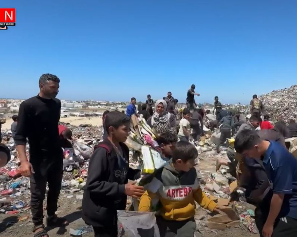 Displacement camps near Gaza garbage dumps create severe health hazards
