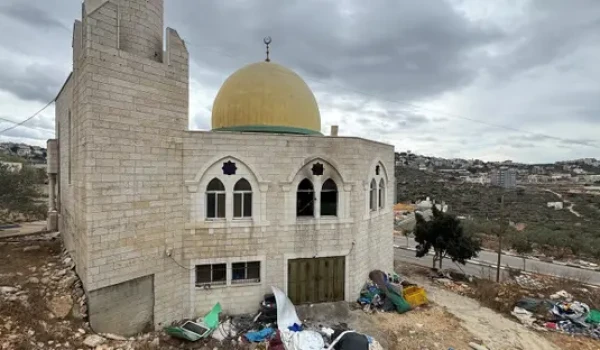 Palestinians return for prayers in West ...