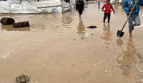 Gaza's displaced families struggle to su...