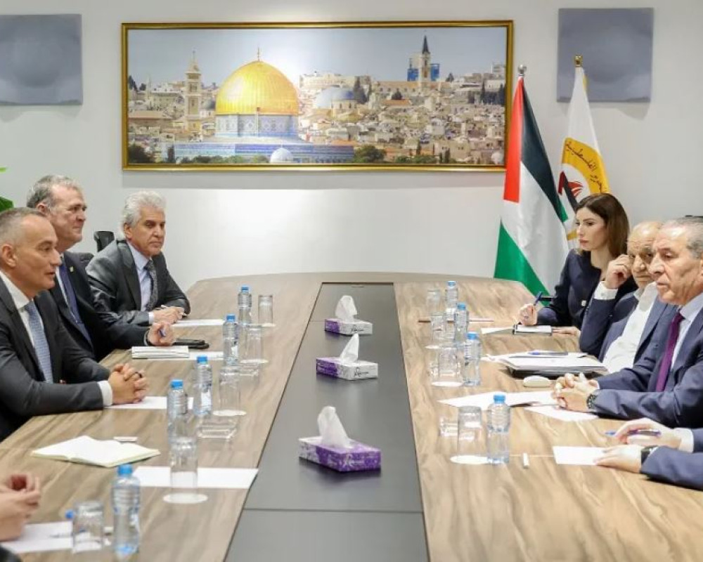 Palestinian officials push Gaza ceasefire, aid in talks with Nickolay Mladenov