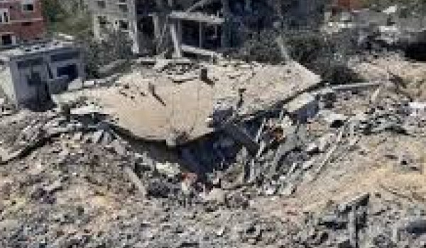 Israeli army demolishes residential buil...