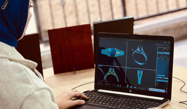 Palestinian designer turns gold into sto...