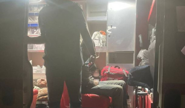 30 settlers violently attack Palestinian...