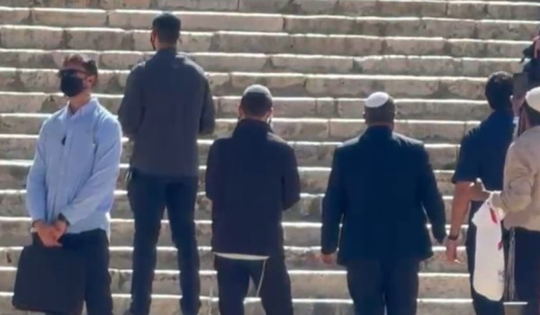 Ben-Gvir leads settler incursion into Al...