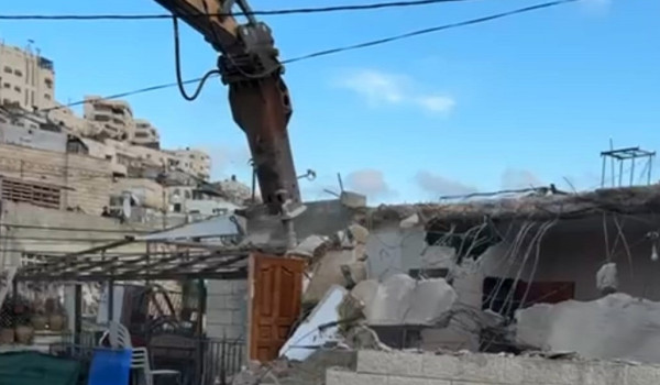 Palestinians forced to self-demolish hom...