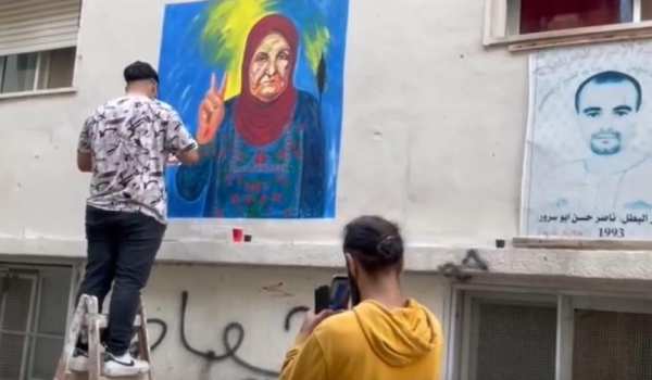 Un artiste palestinien transforme les mu...